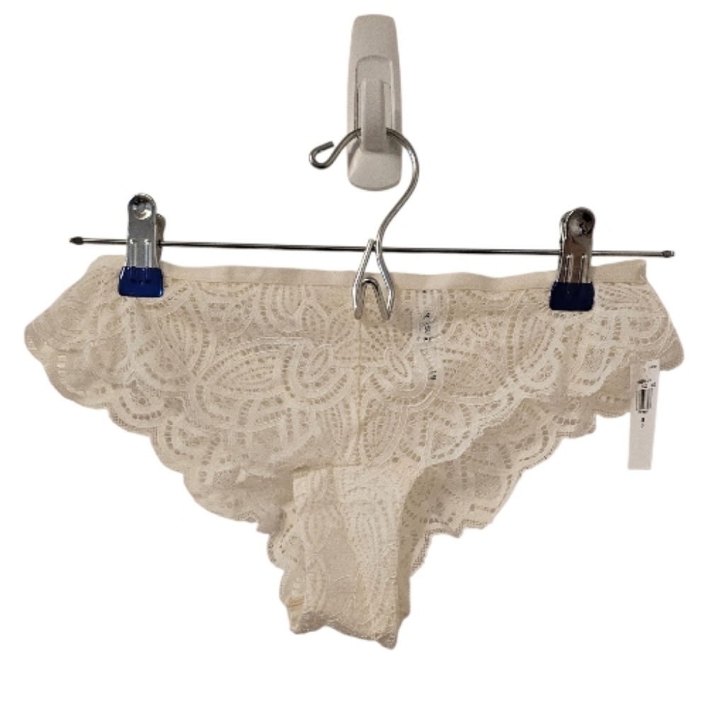 White Old Navy Women's Lace Cheeky Thong Underwear - Picture 1 of 6